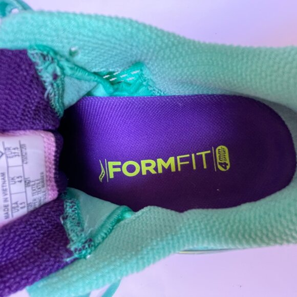 SOLD - Saucony Running Shoes - Picture 4 of 9